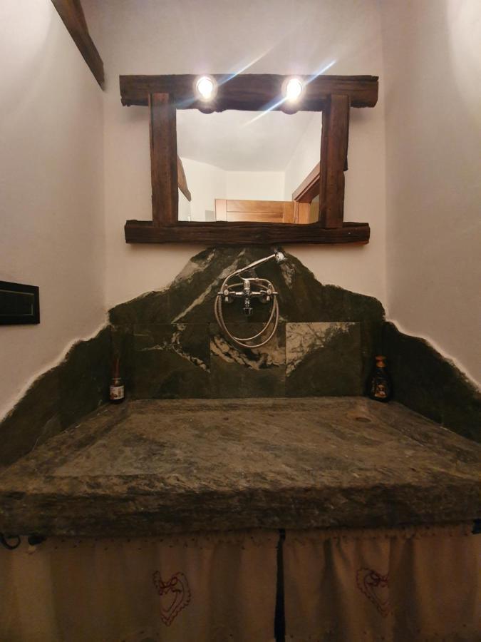 Villa La Tour Nus Bagian luar foto