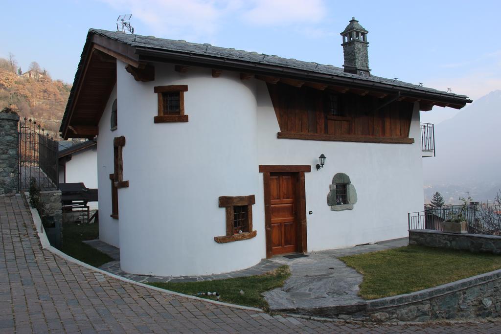 Villa La Tour Nus Bagian luar foto